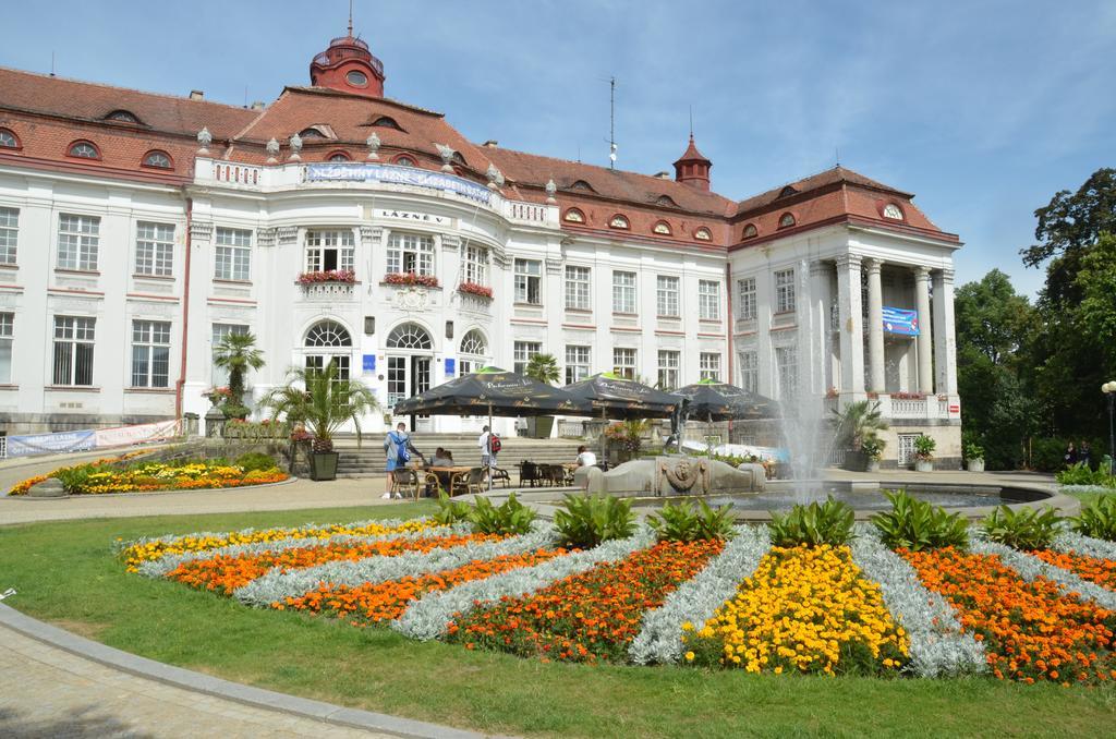 Hotel Derby Karlovy Vary Kültér fotó